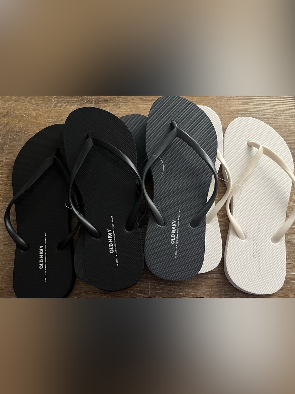 Old Navy 3 Pair Flip Flop Sandals